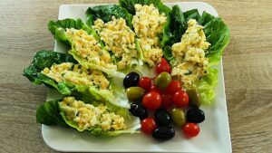 Read more about the article KETO kanapki z sałaty z pastą jajeczną