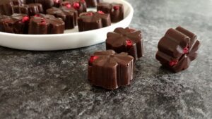 Read more about the article KETO czekoladki | Tylko 3 składniki | KETO BOMBY TŁUSZCZOWE