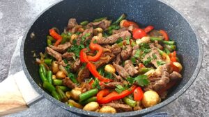 Read more about the article KETO STEK Z WARZYWAMI