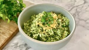 Read more about the article Ten pyszny obiad przygotujesz w 10 minut | KETO ryż z brokuła