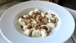 Read more about the article KETO LENIWE KLUSKI, czyli sposób na obiad w kwadrans