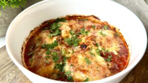 Read more about the article PIECZONY KURCZAK Z MOZZARELLĄ. Przepis na pyszny obiad w stylu keto i low carb