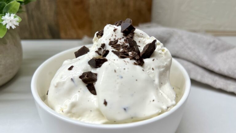 Kremowe lody stracciatella