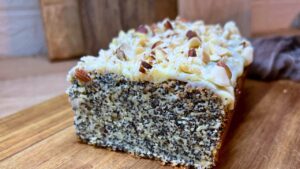 Read more about the article Ekspresowe ciasto z makiem i orzechami na święta! Makowiec bez cukru